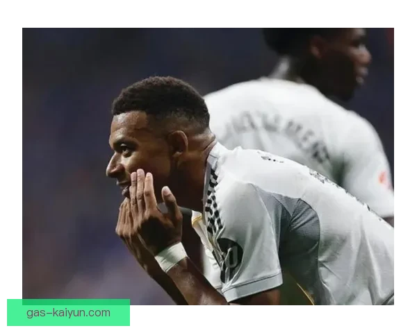 西甲球员新赛季表现引发热议，年轻新星与老将状态回暖值得关注