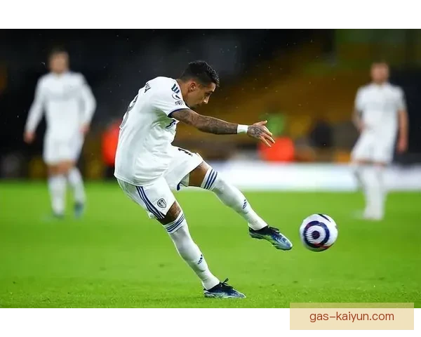 拉菲尼亚在哈维时代持续提升表现，备受关注的状态引发期待