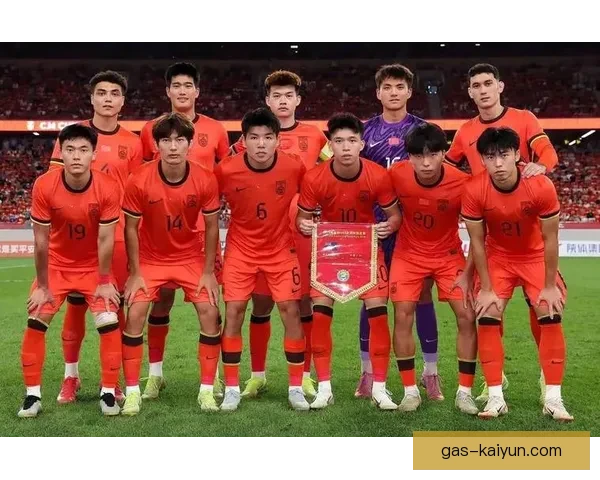 中国足球迎战越南队，状态回暖值得关注