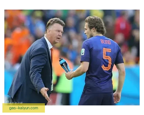 世界杯克鲁伊夫全攻战术分析与当今球队的关联趋势